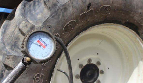 réglage pression du pneu de tracteur